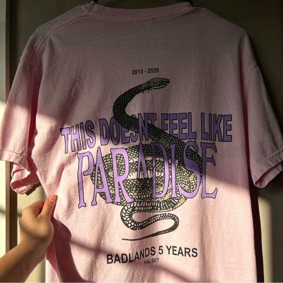 Hot Topic Halsey Stuck In Paradise T-shirt - Picture 3 of 3